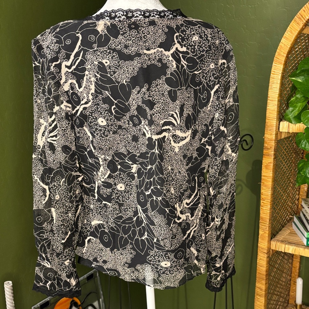 Ice Black Cream Lace Trim V Neck Whimsical Pattern Nineties Long Sleeve Top - Picture 4 of 5